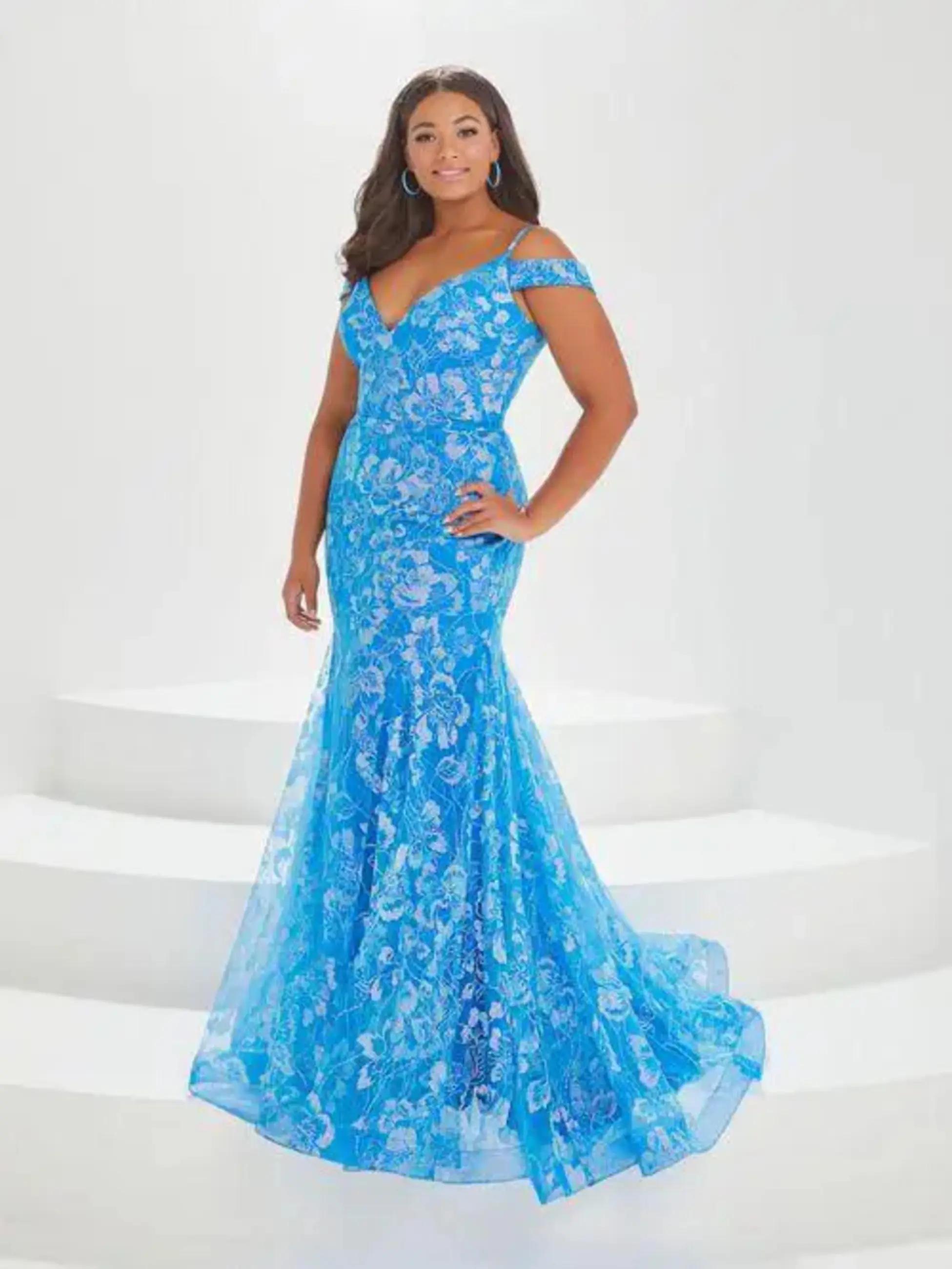 Hot and Trendy Prom Styles - 2024 Image