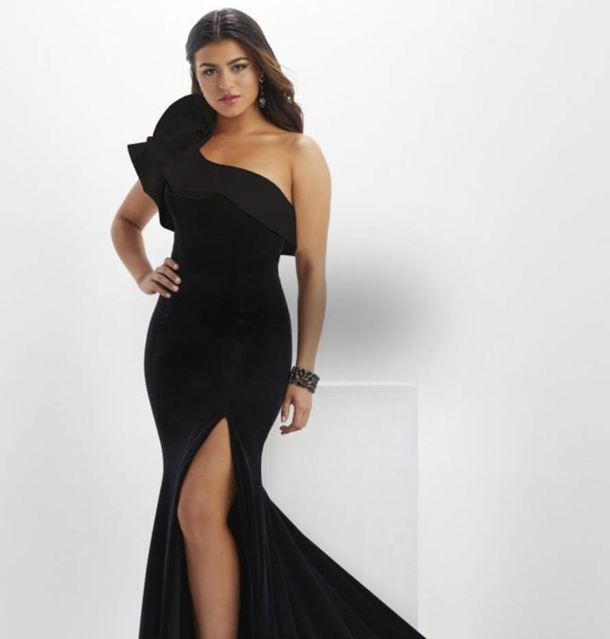 Model wearing a black color dress